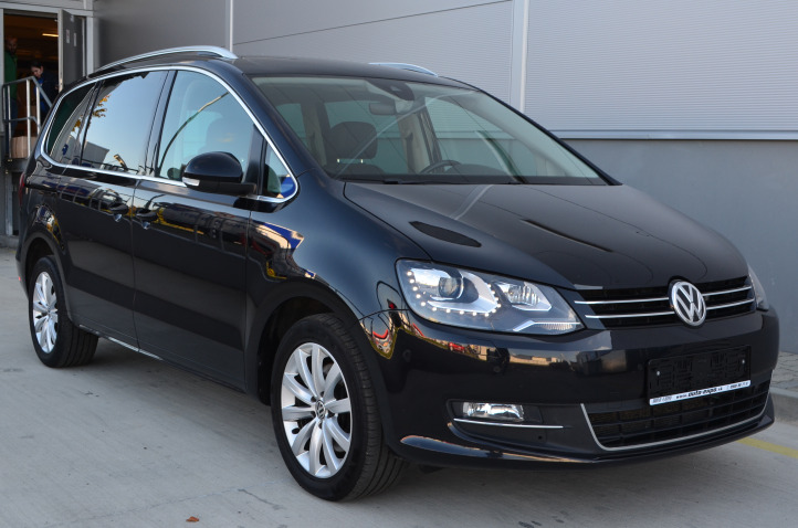 VOLKSWAGEN SHARAN 2.0 TDI DSG HIGHLINE WEBASTO KAMERA BI-XENON LED SIDE LANE ASSIST ALCANTARA ŤAŽNÉ KESSY LOCK